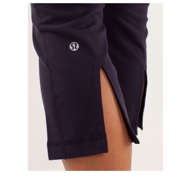 LULULEMON Gather & Crow Crop Black Swan/Violet Herringbone Reversible Size 6 - Picture 4 of 16